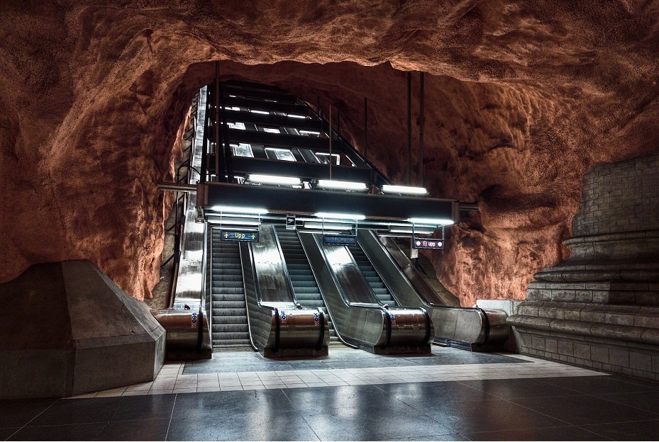 Rulltrappor i Solna tunnelbanestation i annan vinkel